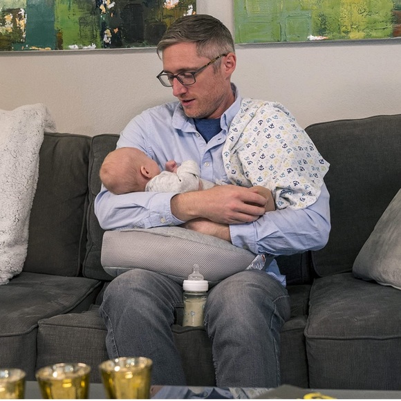 Boppy Anywhere Nursing Pillow | Breastfeeding and Bottle Feeding Support - Picture 7 of 8